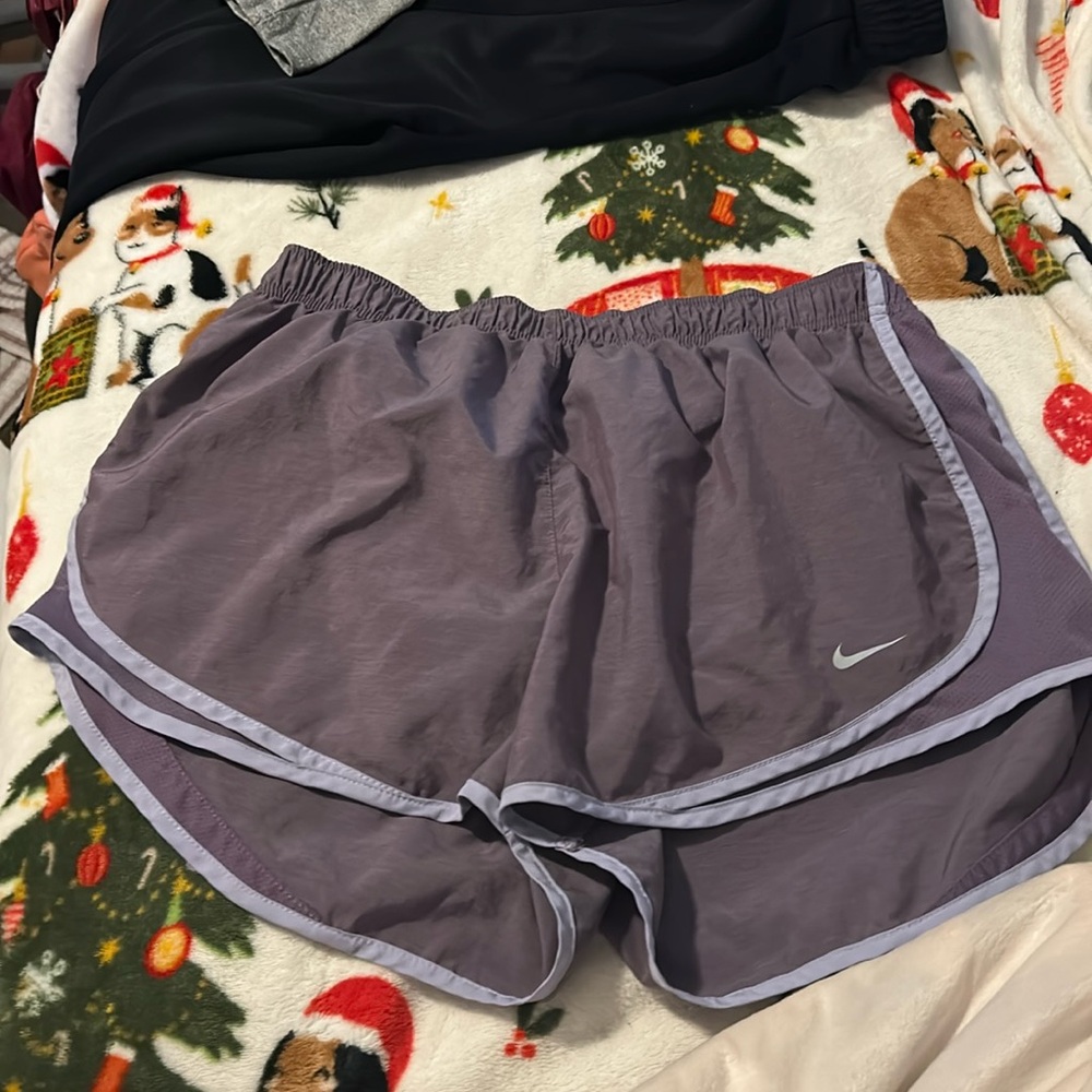 NIKE SZ XL DRI-FIT PURPLE SHORTS